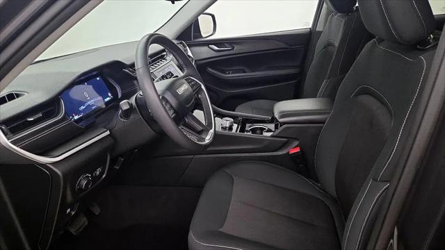 2023 Jeep Grand Cherokee Laredo 4x4