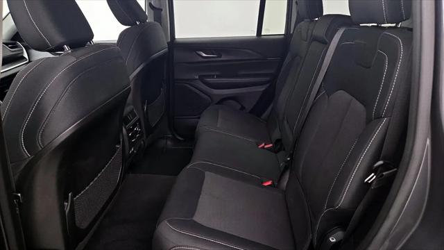 2023 Jeep Grand Cherokee Laredo 4x4
