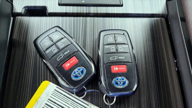 2023 Toyota Sienna Platinum