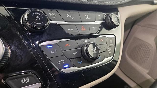 2023 Chrysler Pacifica Hybrid Touring L