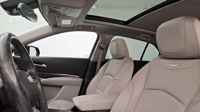 2023 Cadillac XT4 AWD Luxury