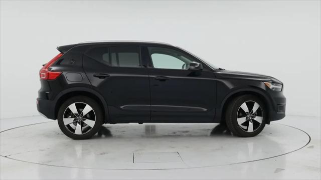 2021 Volvo XC40 T5 Momentum