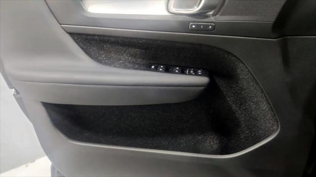 2021 Volvo XC40 T5 Momentum