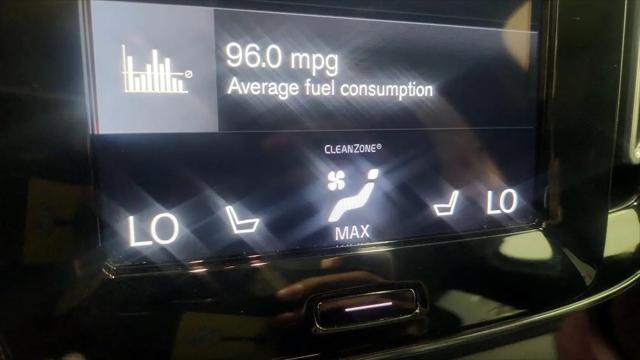 2021 Volvo XC40 T5 Momentum