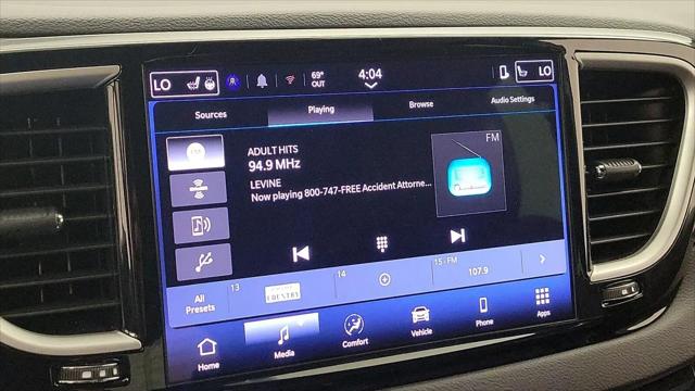 2025 Chrysler Pacifica Select