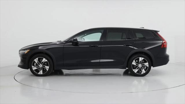 2025 Volvo V60 Cross Country Plus, B5 AWD Gas (mild hybrid)