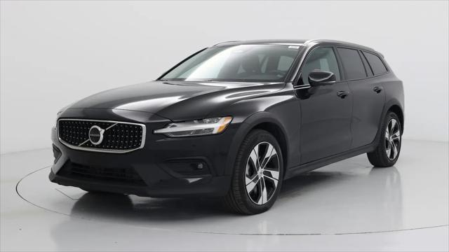 2025 Volvo V60 Cross Country Plus, B5 AWD Gas (mild hybrid)