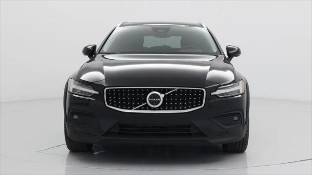 2025 Volvo V60 Cross Country Plus, B5 AWD Gas (mild hybrid)