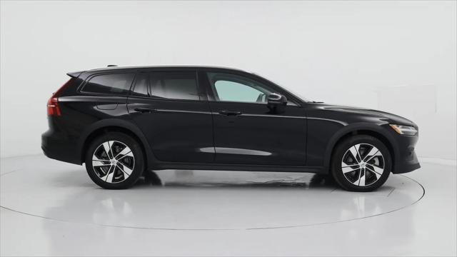 2025 Volvo V60 Cross Country Plus, B5 AWD Gas (mild hybrid)