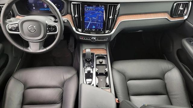 2025 Volvo V60 Cross Country Plus, B5 AWD Gas (mild hybrid)