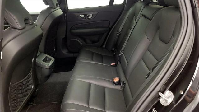 2025 Volvo V60 Cross Country Plus, B5 AWD Gas (mild hybrid)