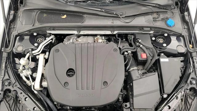 2025 Volvo V60 Cross Country Plus, B5 AWD Gas (mild hybrid)