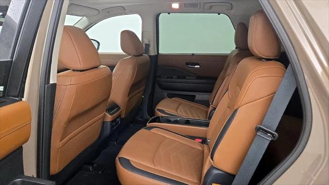 2025 Nissan Pathfinder Platinum FWD