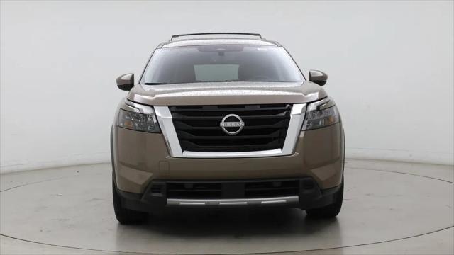 2025 Nissan Pathfinder Platinum FWD