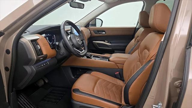 2025 Nissan Pathfinder Platinum FWD