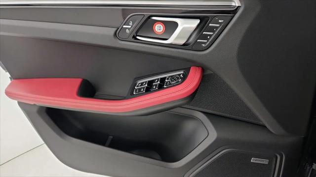 2021 Porsche Macan Macan