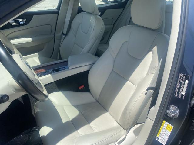 2021 Volvo S60 T6 Momentum
