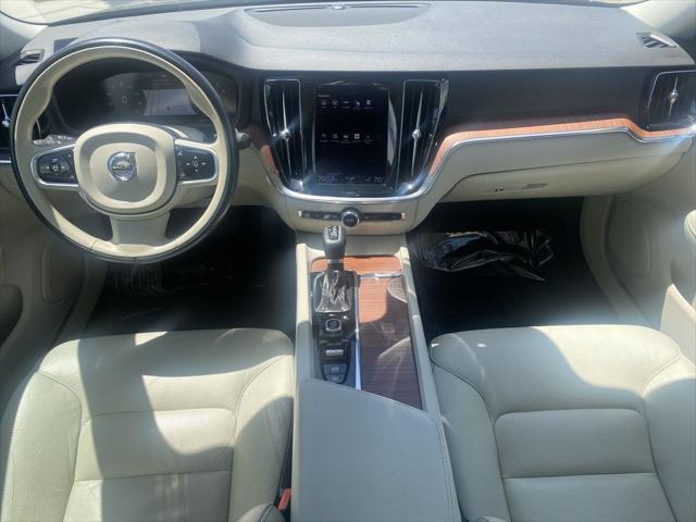2021 Volvo S60 T6 Momentum