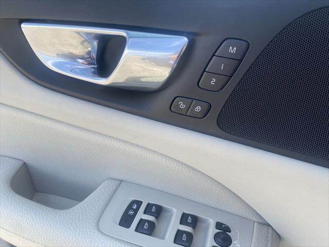 2021 Volvo S60 T6 Momentum