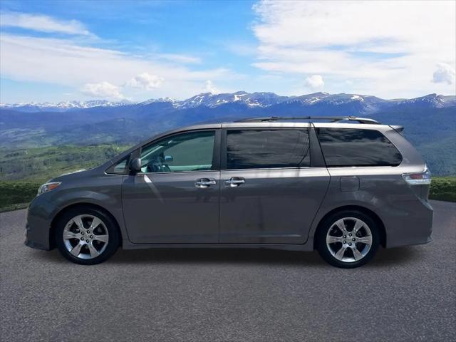 2013 Toyota Sienna SE 8 Passenger