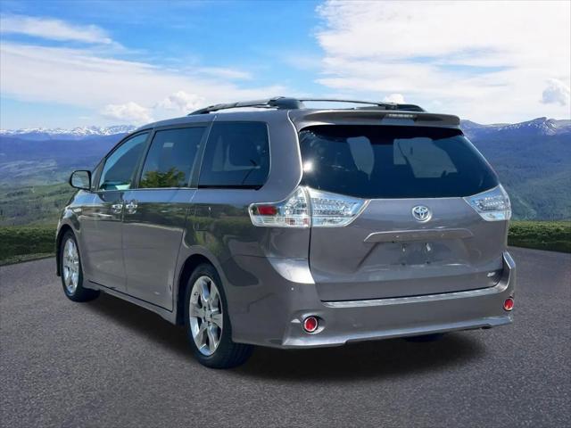 2013 Toyota Sienna SE 8 Passenger