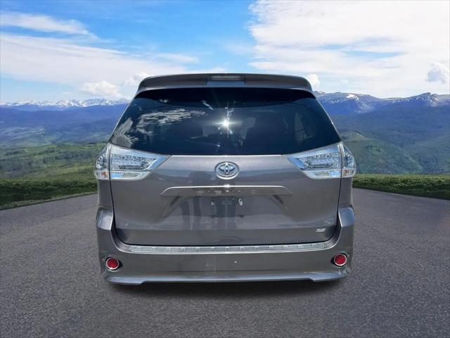 2013 Toyota Sienna SE 8 Passenger
