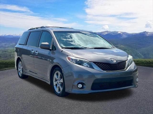 2013 Toyota Sienna SE 8 Passenger
