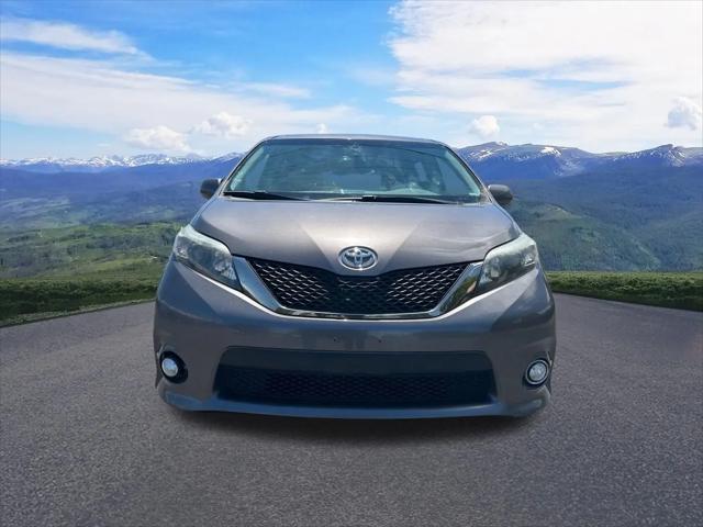 2013 Toyota Sienna SE 8 Passenger