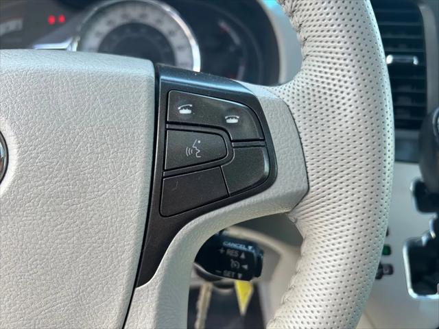 2013 Toyota Sienna SE 8 Passenger