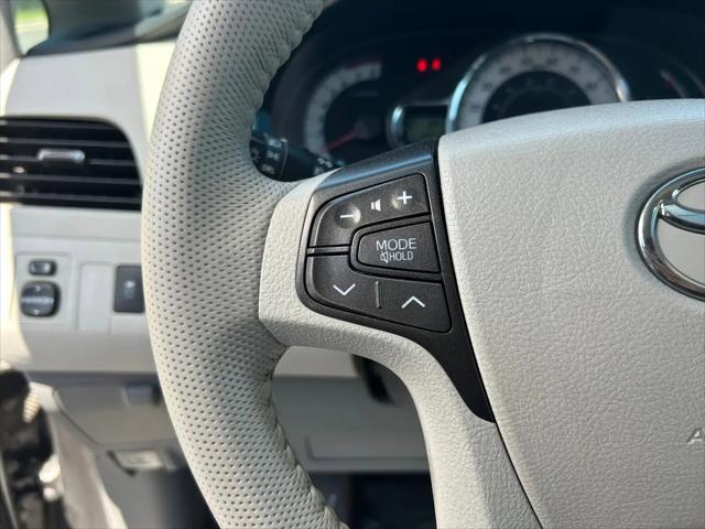 2013 Toyota Sienna SE 8 Passenger