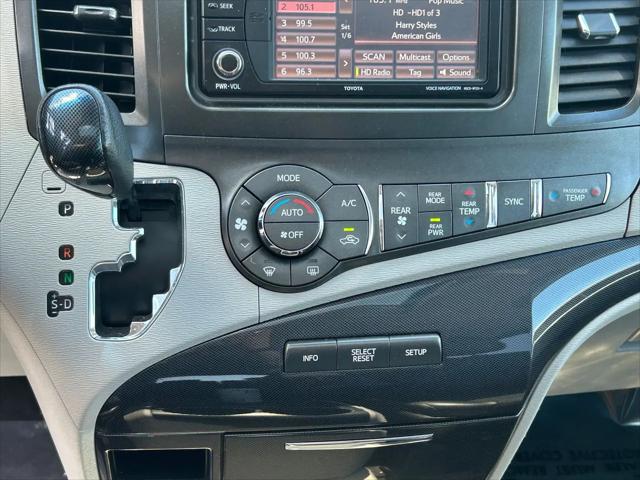2013 Toyota Sienna SE 8 Passenger