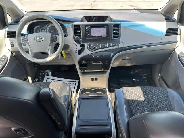 2013 Toyota Sienna SE 8 Passenger