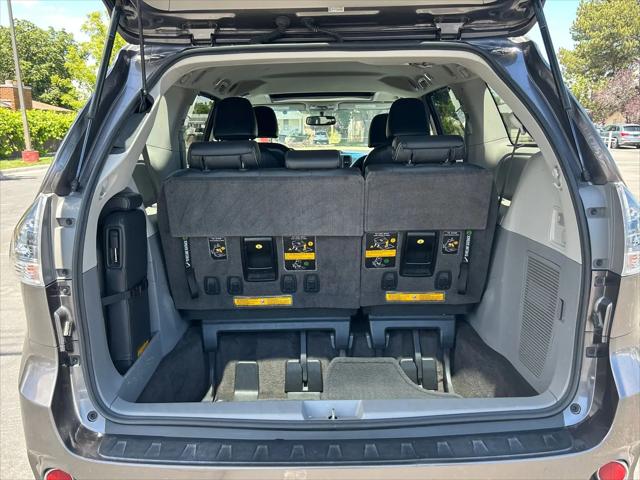 2013 Toyota Sienna SE 8 Passenger
