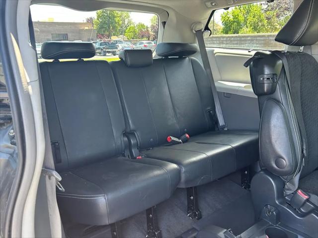 2013 Toyota Sienna SE 8 Passenger