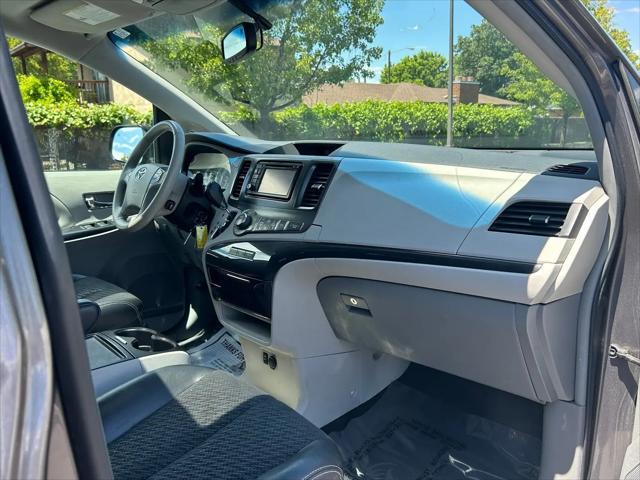 2013 Toyota Sienna SE 8 Passenger