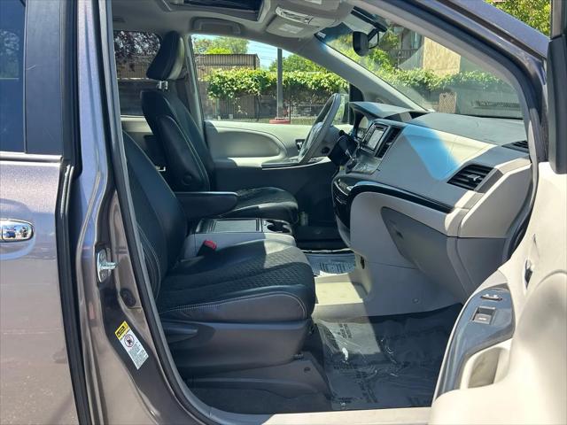 2013 Toyota Sienna SE 8 Passenger