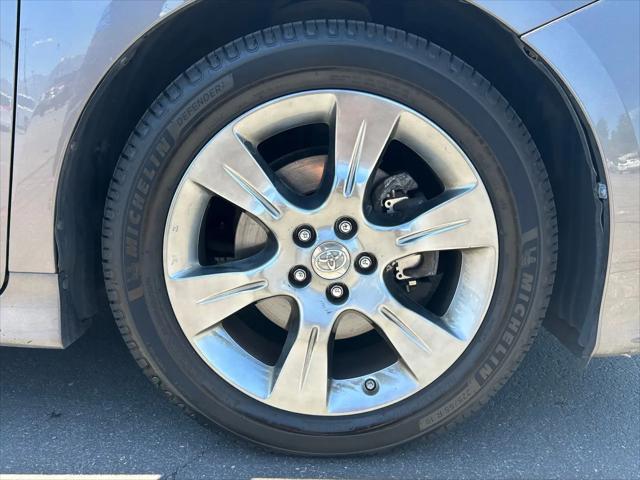 2013 Toyota Sienna SE 8 Passenger