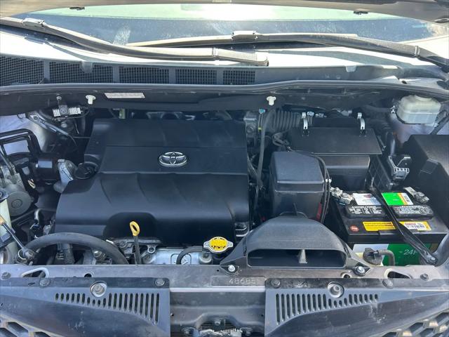 2013 Toyota Sienna SE 8 Passenger