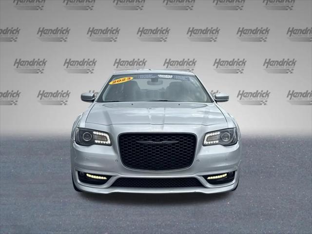 2023 Chrysler 300 Touring L