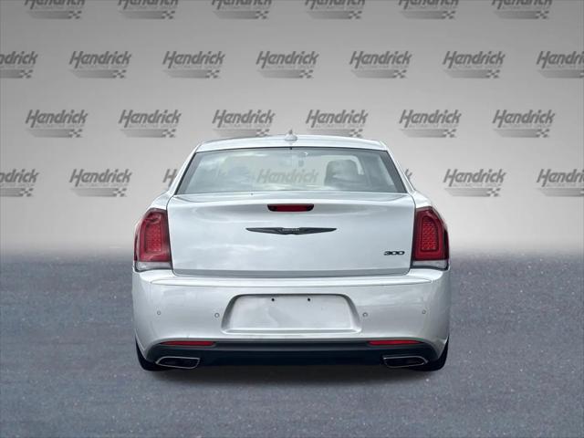 2023 Chrysler 300 Touring L
