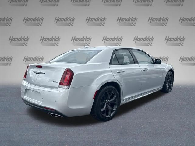 2023 Chrysler 300 Touring L