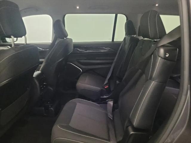 2022 Jeep Grand Cherokee L Laredo 4x4