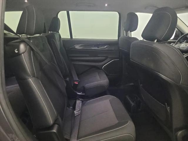 2022 Jeep Grand Cherokee L Laredo 4x4