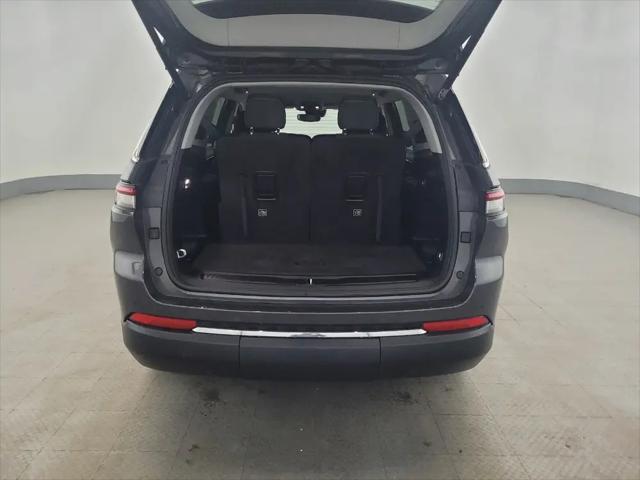 2022 Jeep Grand Cherokee L Laredo 4x4