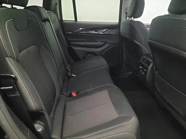 2023 Jeep Grand Cherokee Laredo 4x4
