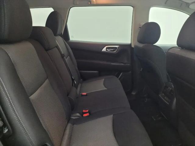 2017 Nissan Pathfinder SV