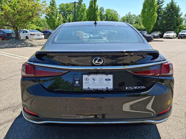 2025 Lexus ES 300h ES 300h