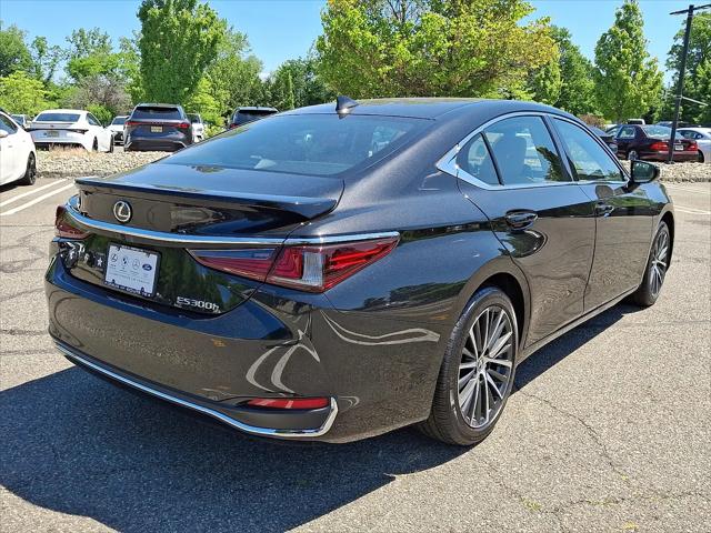 2025 Lexus ES 300h ES 300h