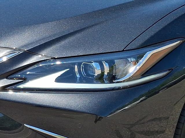 2025 Lexus ES 300h ES 300h