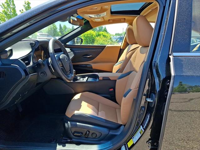 2025 Lexus ES 300h ES 300h